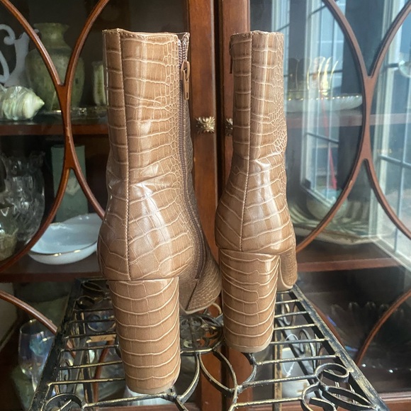 SnakeSkin Pointed Toe Tan Booties - Picture 3 of 5